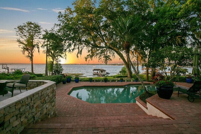 Building Photo - 10577 Down Lakeview Cir