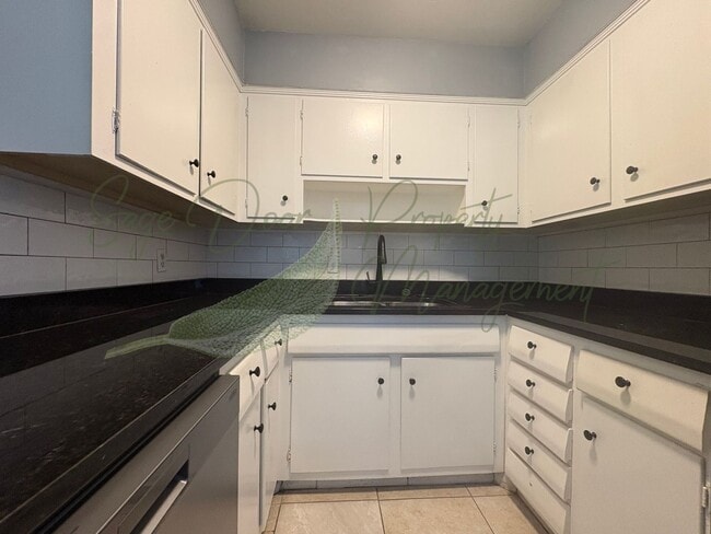 Building Photo - MODERN RENOVATIONS!!!
