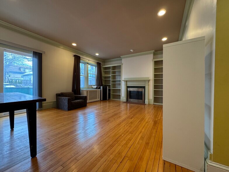 Building Photo - 208 Fuller St