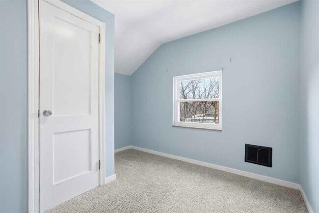 Building Photo - 1219 Circle Dr