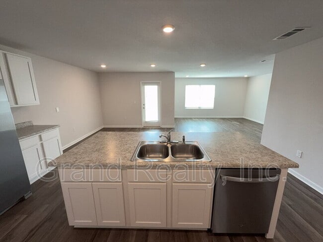 Building Photo - 4395 Winged Elm Ct