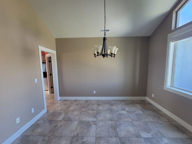Building Photo - Luxurious 4-Bed Richland Home with Pool, H...