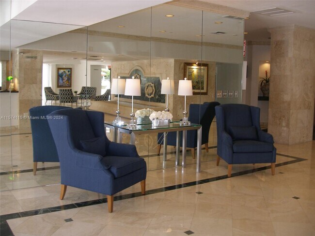 Building Photo - 2625 Collins Ave