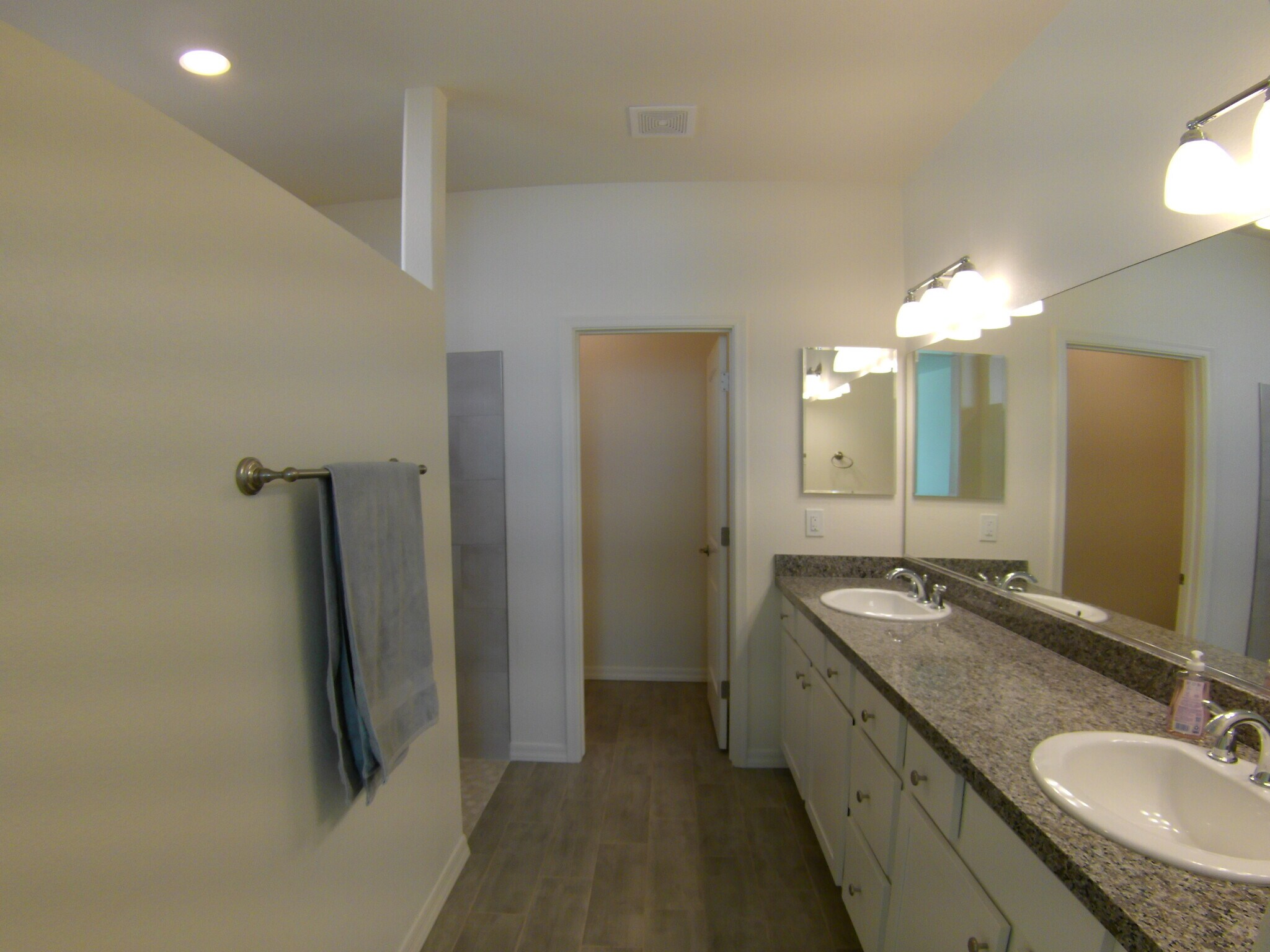 Master bathroom - 506 McAlister Dr