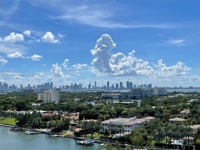 Building Photo - 5001 Collins Ave