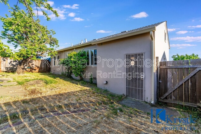 Building Photo - 218 Steffan St