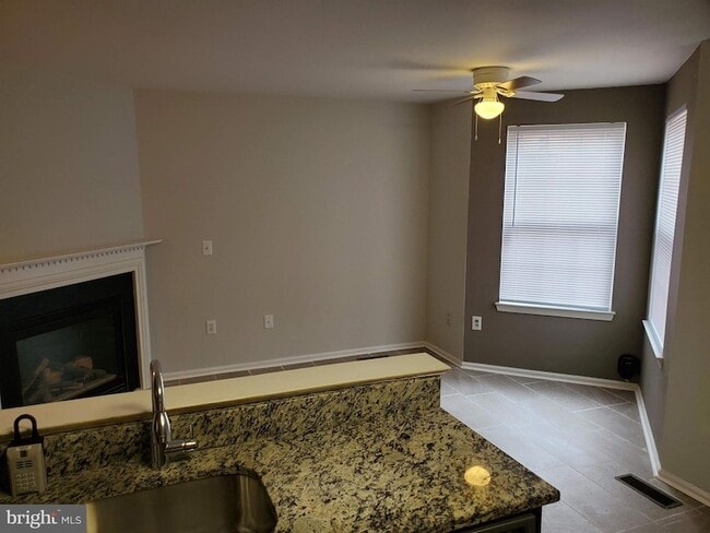 Building Photo - 3344 Vineland Pl