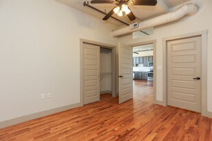 Interior Photo - Lofts 29