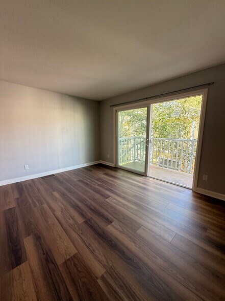 Building Photo - 755 14th Ave