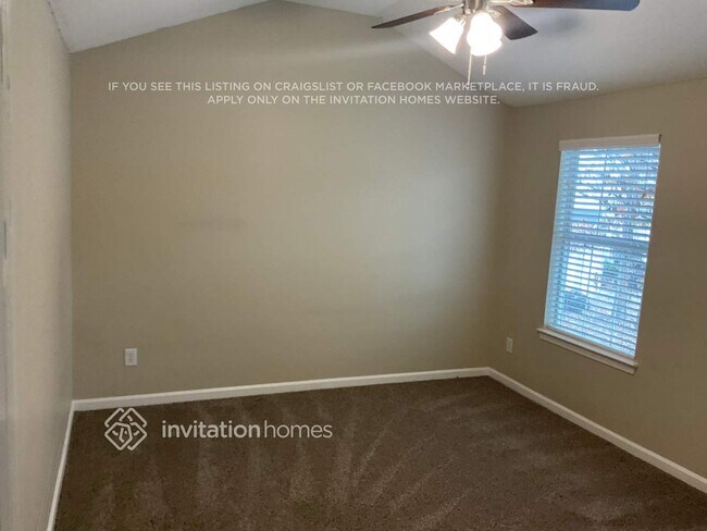 Building Photo - 135 Hidden Creek Dr