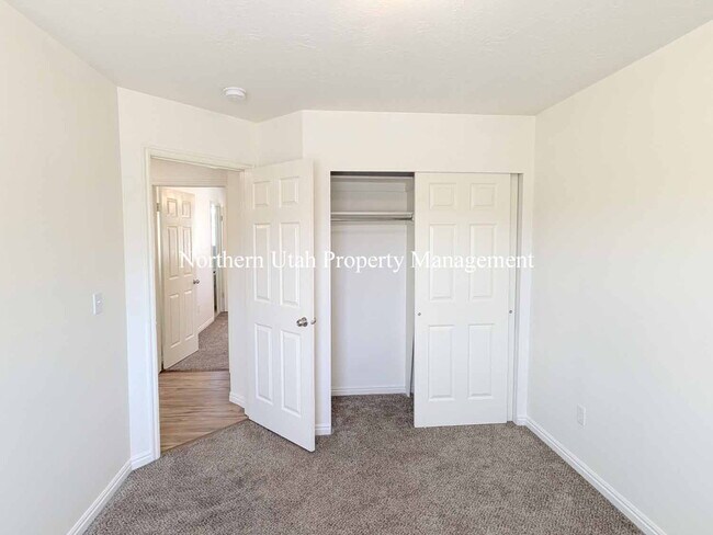 Building Photo - Updated 4 Bed, 2 Bath SFH