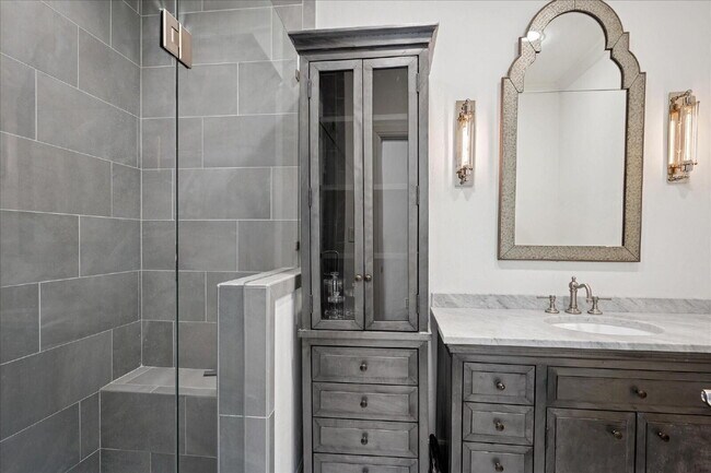 Building Photo - 5-Bedroom, 6" Bath Luxury Living Just Minutes from the Heart of Dallas!"