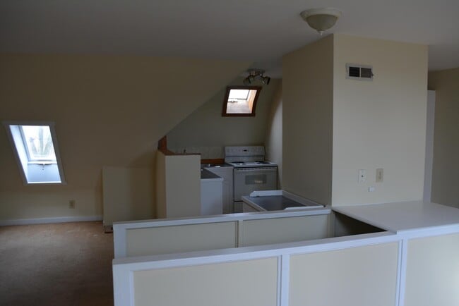 Building Photo - 1353 Highland St