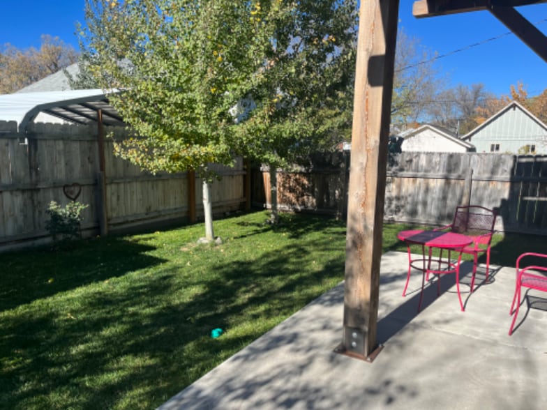 Building Photo - 123 1/2 S E St