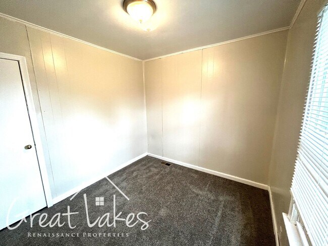 Building Photo - Homey 2 bedroom / 1 bathroom house now ava...