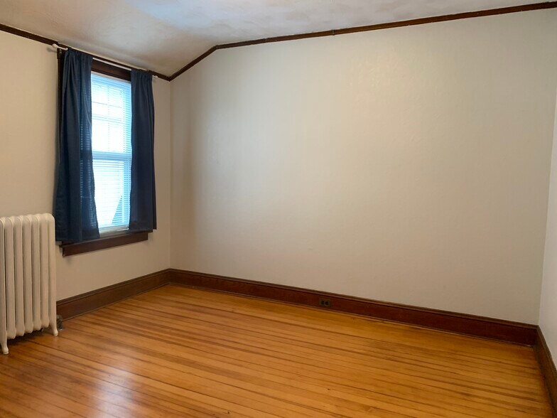 bedroom 1 - 13 Jonathan St