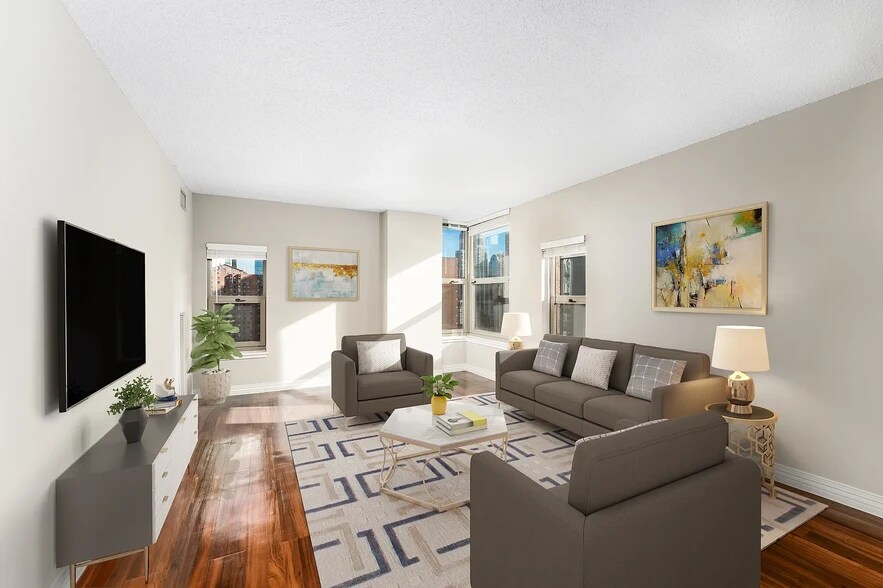 Building Photo - 10 E Delaware Pl