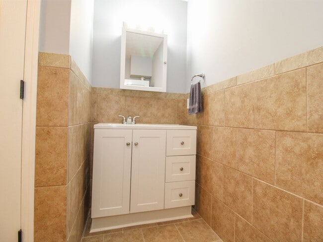 Building Photo - NEW Furnished Apartments close to Athens and TVA Brownsferry