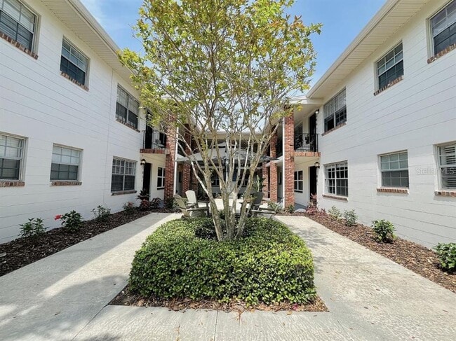 Building Photo - 121 Danube Ave