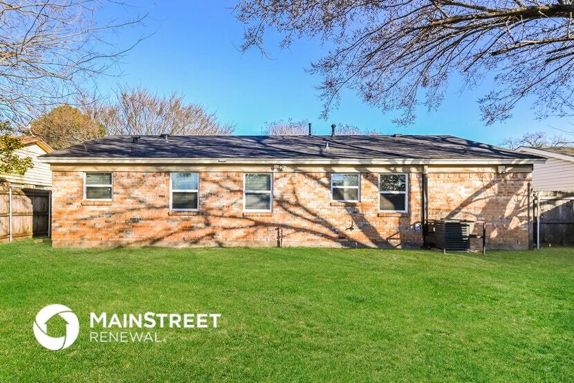 Building Photo - 14500 Oakwood Ln