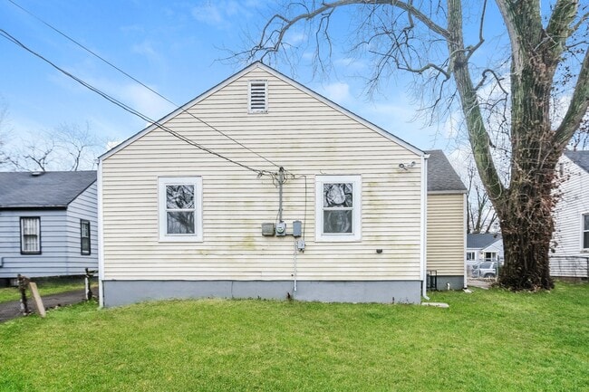 Building Photo - 3354 N Chester Ave