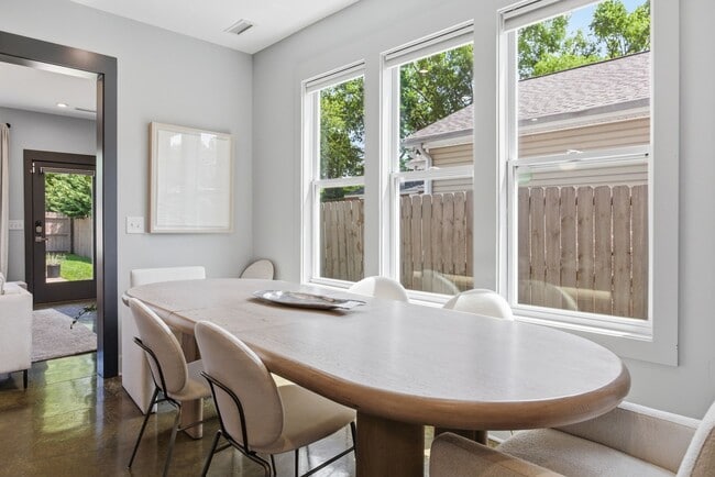 Building Photo - 1608 16th Ave N