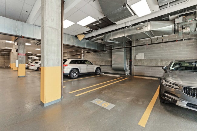 Building Photo - 1000 W Adams St