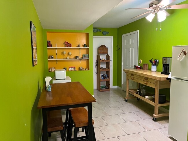 Kitchen - 10 Lemoyne Ave
