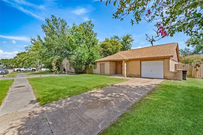 Primary Photo - 9811 Mill Shadow Dr