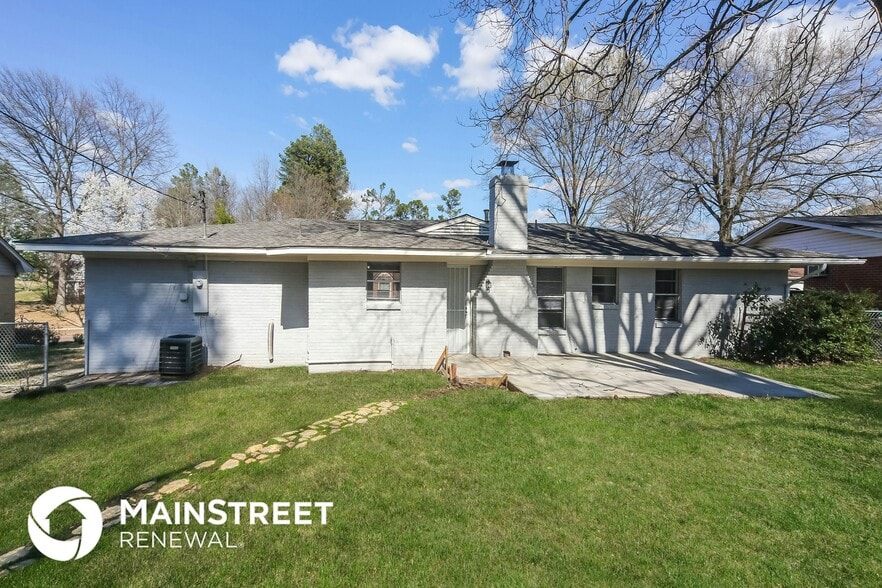 Building Photo - 8553 Chesterfield Dr