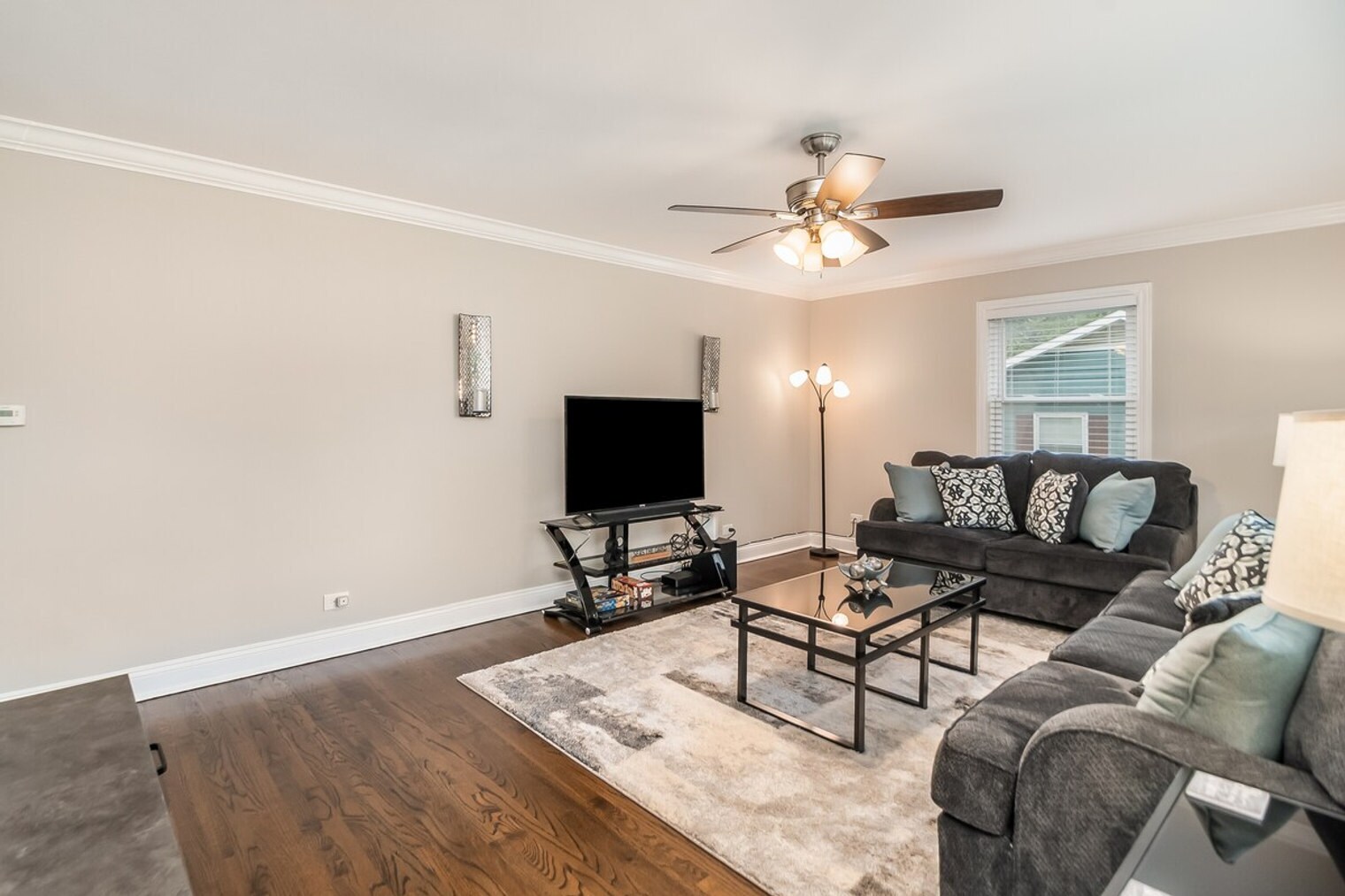 Building Photo - 649 Edgebrook Terrace