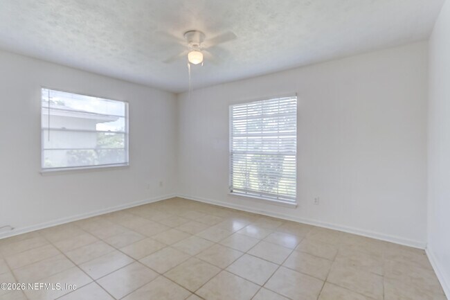 Building Photo - 166 Vanderford Rd W
