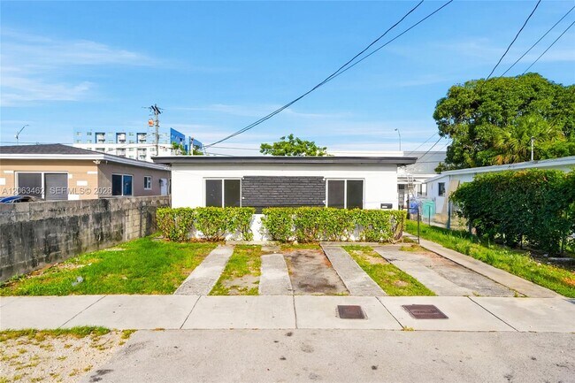 Building Photo - 6920 NW 6th Ct