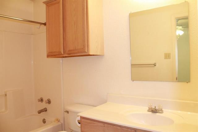 Building Photo - 1424 Walters Dr