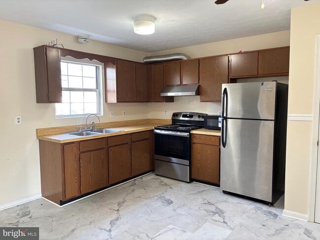 Building Photo - 240 Nottoway Dr