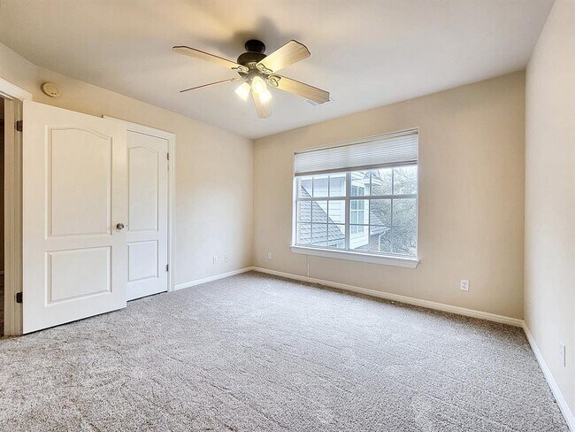 Building Photo - 10526 Grand Oak Cir