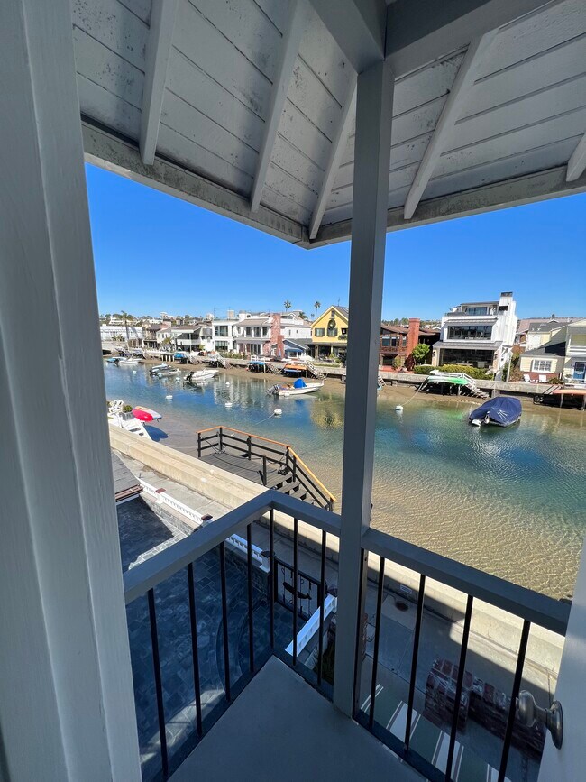 Building Photo - 109 Grand Canal