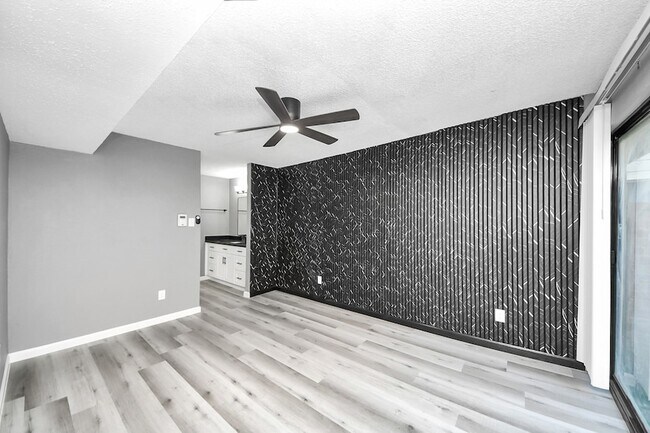 Building Photo - 6281 Ludington Dr