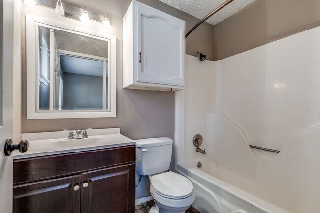 Building Photo - 3-BEDROOM HOME IN PIPERS MEADOW