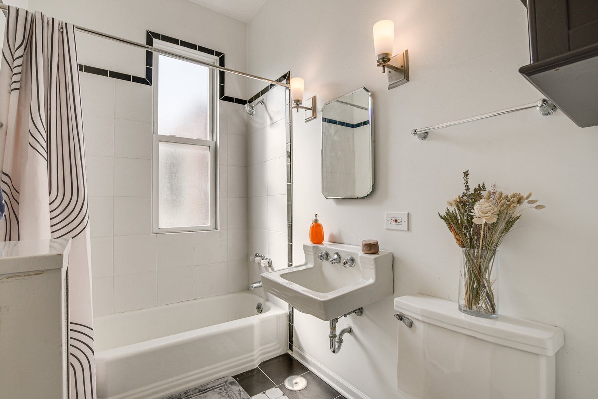 Building Photo - 5429 S Blackstone Ave