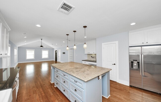 Building Photo - 509 Vincent St