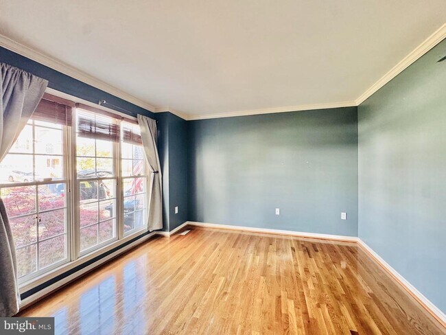 Building Photo - 28 Scotland Cir