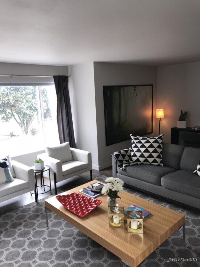 Building Photo - 89 Roosevelt Way