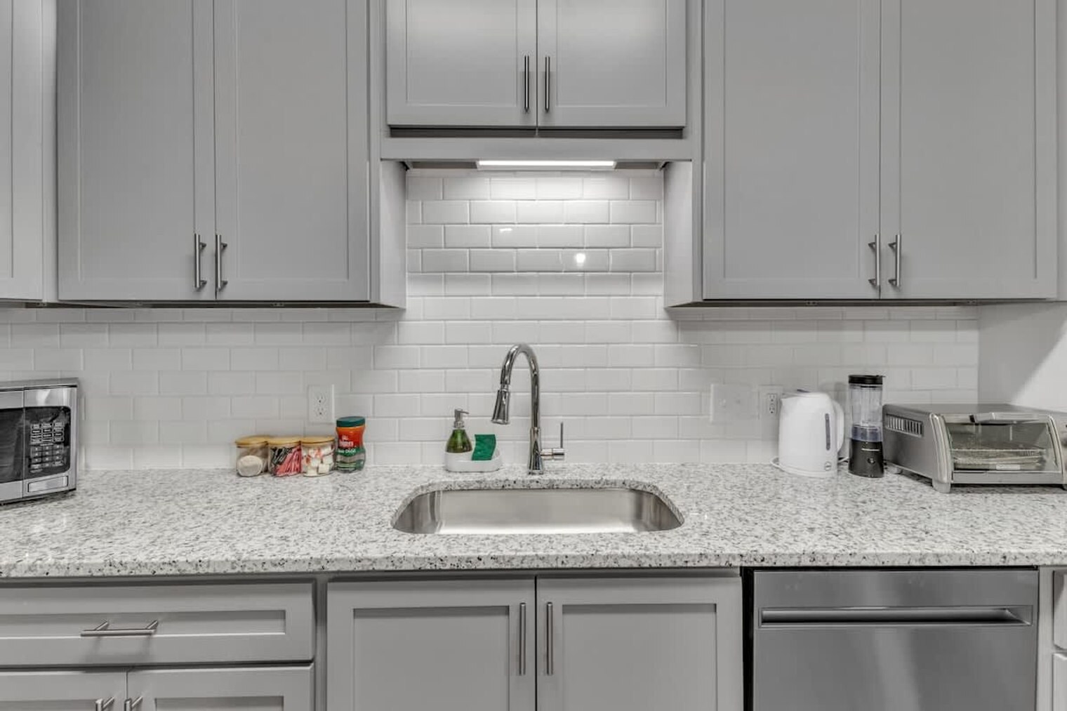 Building Photo - 928 S Miami Blvd