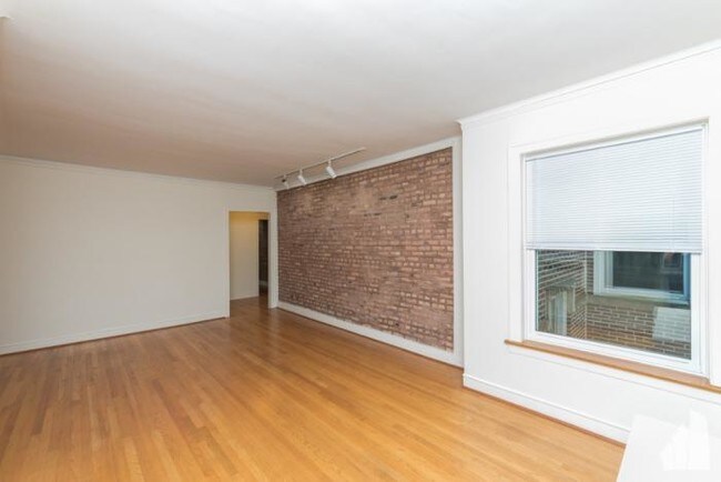 Building Photo - 2 bedroom in Chicago IL 60626