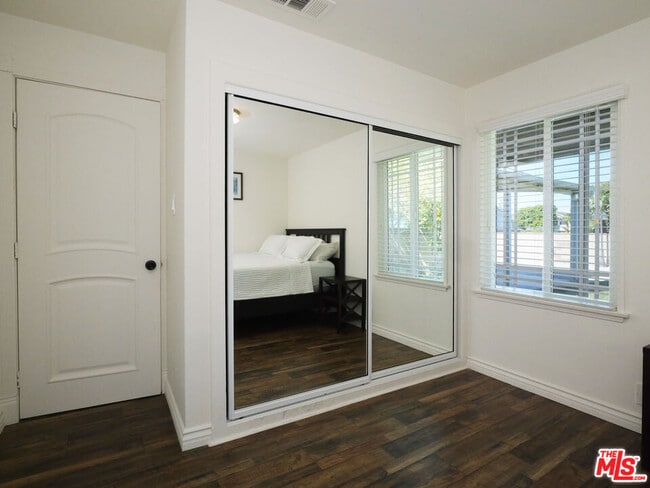 Building Photo - 2501 Ralston Ln