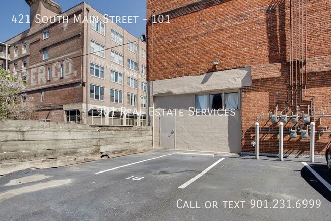 Building Photo - 421 S Main St