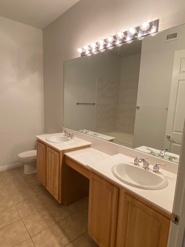 Building Photo - Beautiful Townhouse in Boulder City 232 MORGYN LANE #4