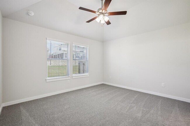 Building Photo - 2304 Delano Dr