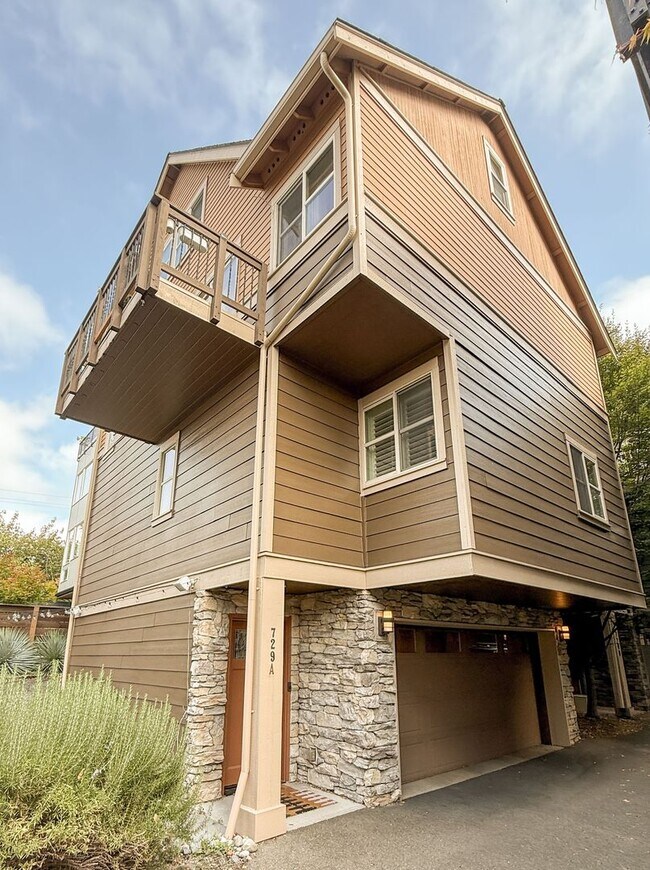 Primary Photo - 3Bd/2.5Ba Seattle Townhouse